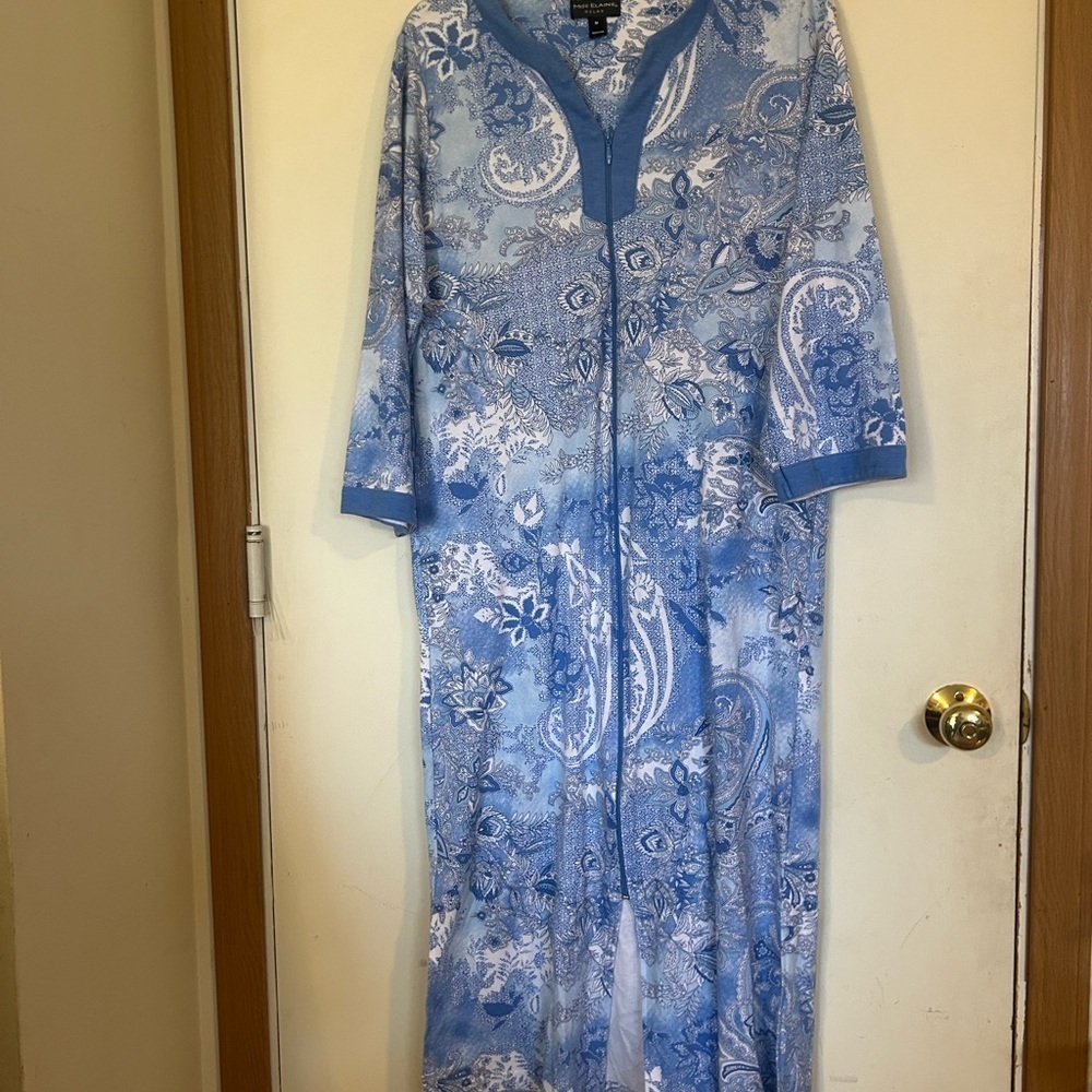 Miss Elaine Relax Blue and White Paisley Floral Zip House Coat Medium